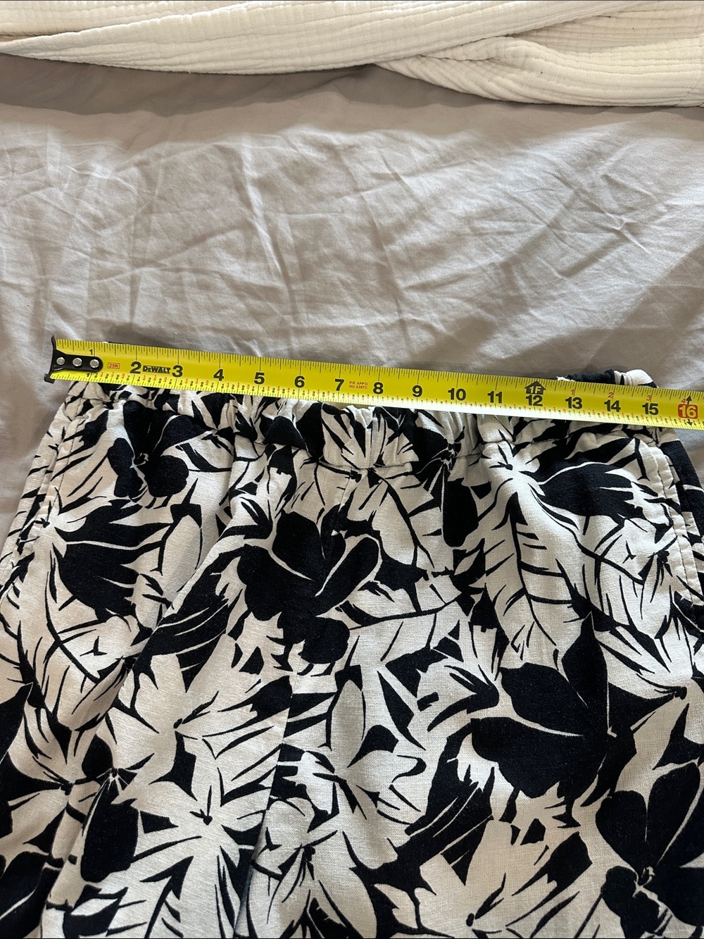 Michael Kors Black & White Floral Leaf Bermuda Shorts - Picture 6 of 7